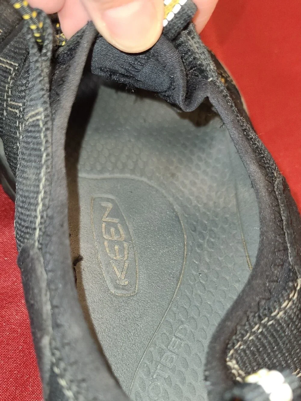 Keen Newport H2 Men’s Black and Yellow Closed-Toe Hiking Sandals Size 10.5